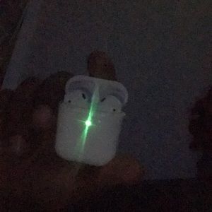 I am selling air pods I don’t need no more in good condition
